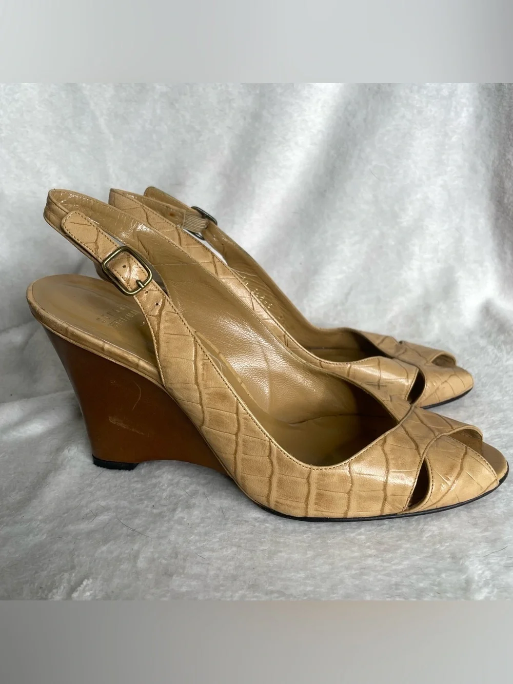 Stuart Weitzman Wedge Sandals 9.5 M Beige Croc Embossed Slingback Peep Toe Shoes